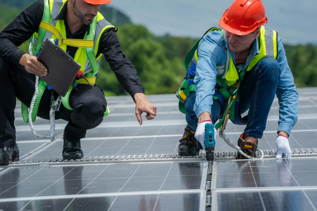 solar-power-engineer-inspect-solar-panels-on-the-roof-of-a-factory-where-solar-panels-